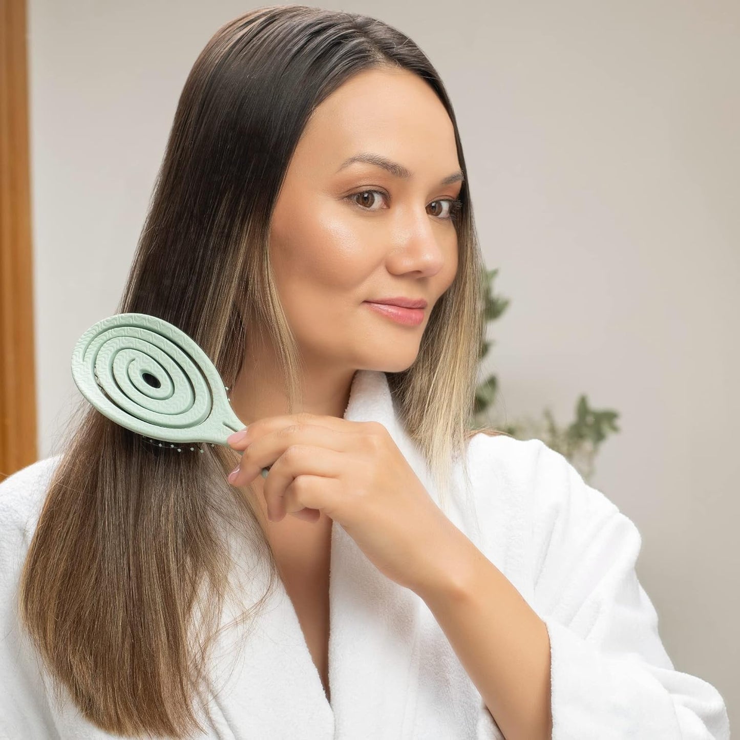 Ninabella Mini Haarbürste ohne Ziepen - Bürste für Reisen - Entwirrbürste für trockenes und nasses Haar - Detangler Bürste