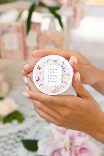 Accentra – Duschset Frauen Geschenkset im Holzkorb – 8-teiliges Pflegeset mit Duschgel, Bodylotion, Badezusätzen, Peeling &amp; Handcreme 