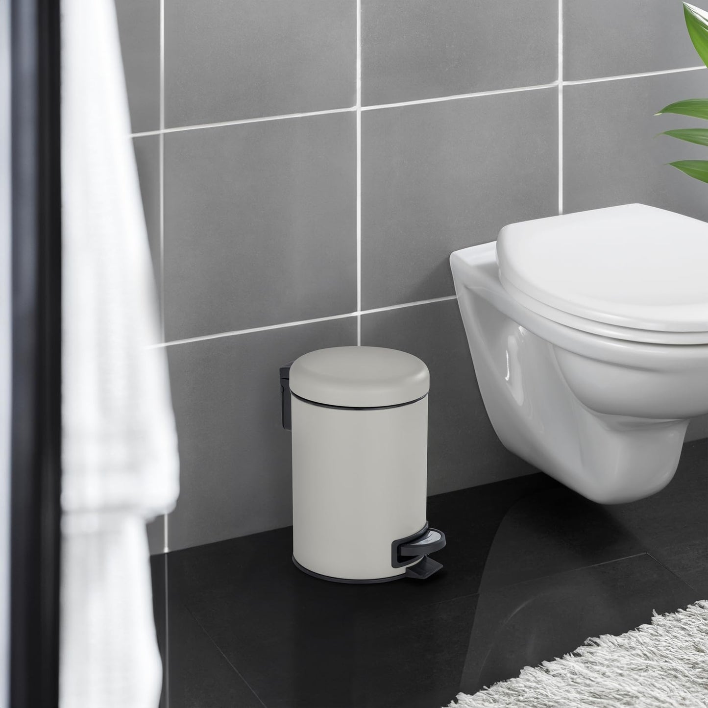 WENKO Leman Kosmetik-Treteimer, mattgold, 3 l – Kosmetik- und Abfalleimer mit Anti-Fingerprint-Beschichtung, Fassungsvermögen: 3 Liter, Edelstahl, 17 x 25 x 22,5 cm, gold 