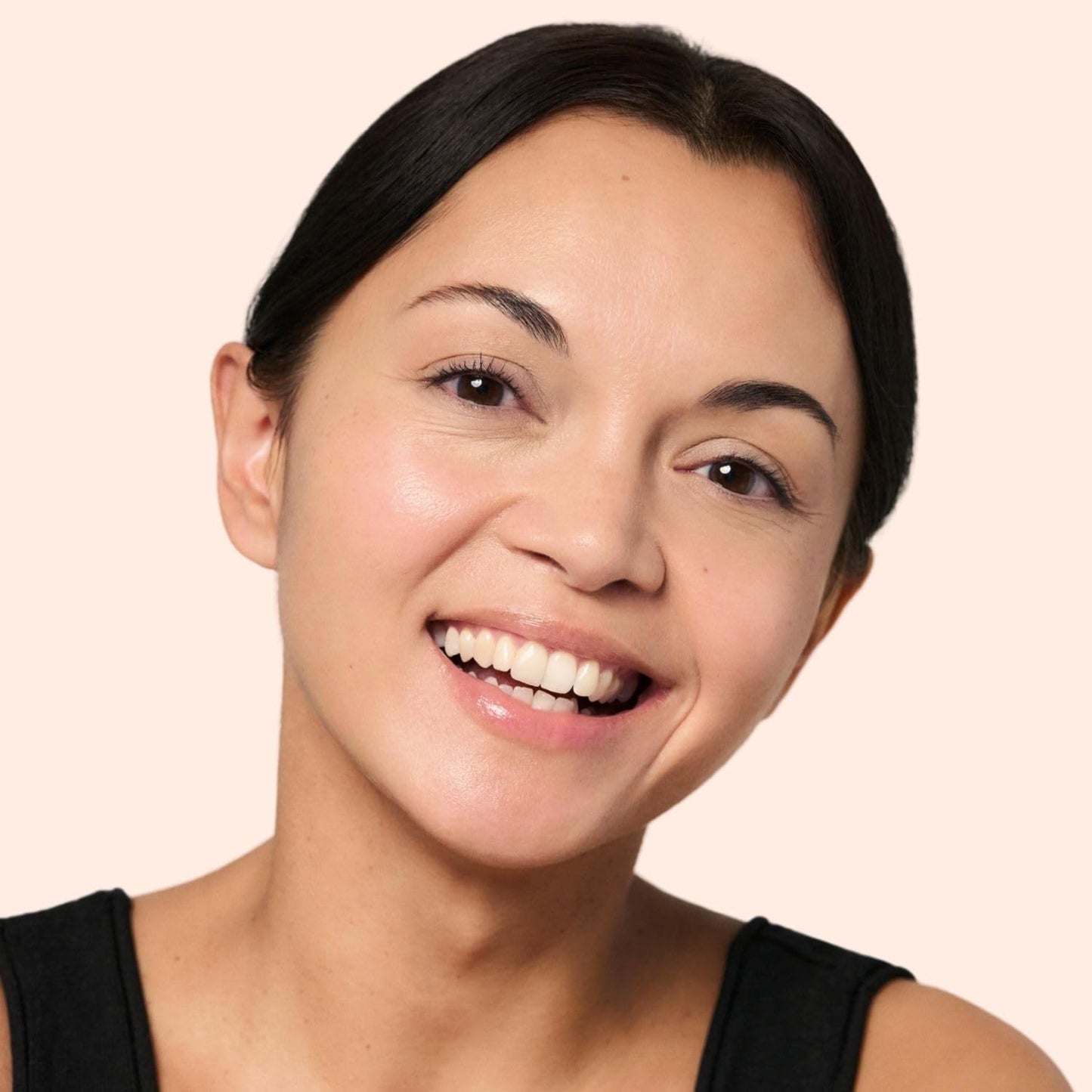 MAGIC FINISH Foundation Creamy Nude – Feuchtigkeit spendende Foundation &amp; straffendes Gesichtsserum in einem Anti-Aging-Make-up 