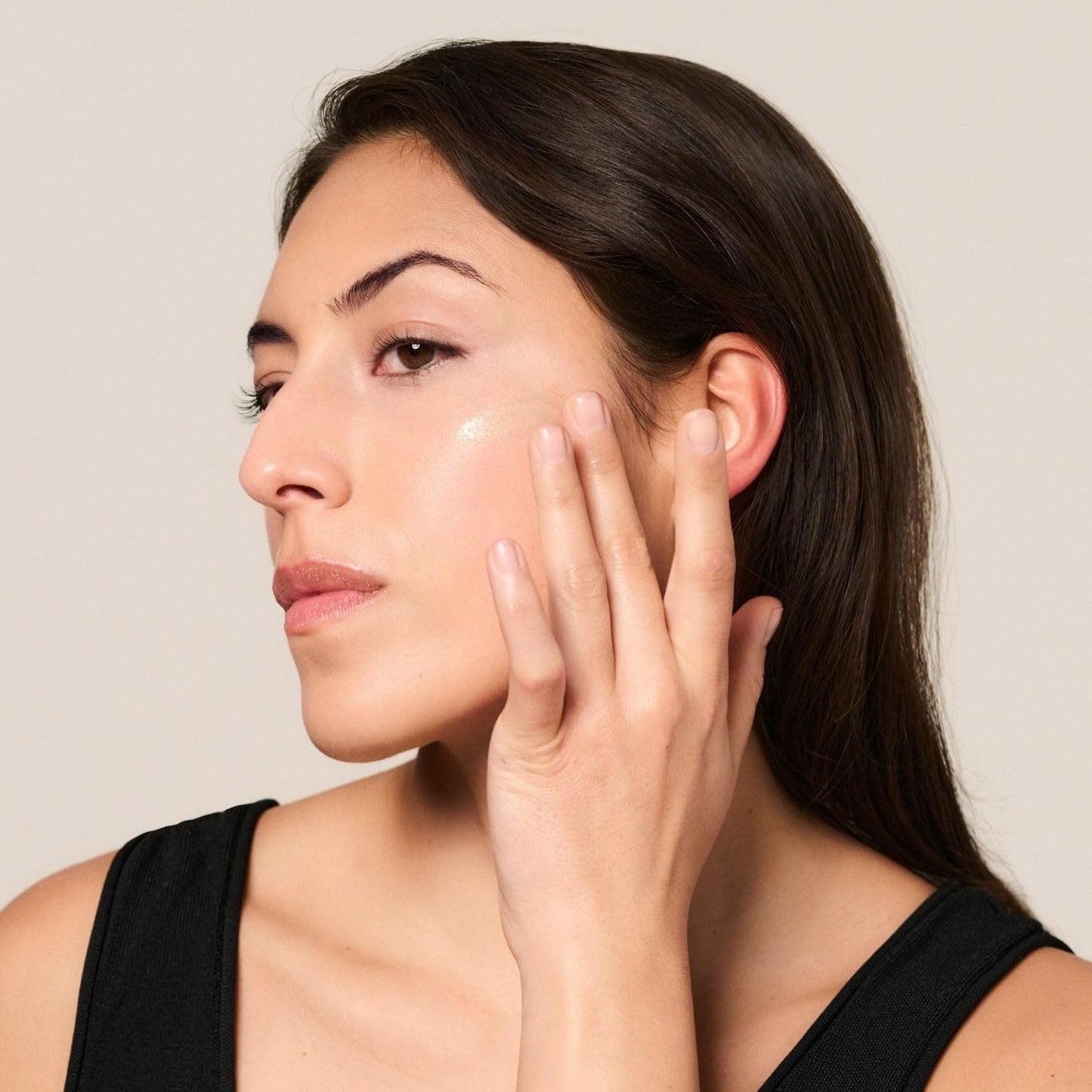 MAGIC FINISH Foundation Creamy Nude – Feuchtigkeit spendende Foundation &amp; straffendes Gesichtsserum in einem Anti-Aging-Make-up 