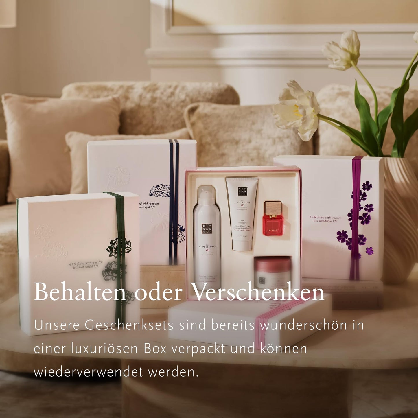 RITUALS Geschenkset, vier Hautpflegeprodukte mit Lotusblüte und Weißem Tee – Bade-Geschenkbox 