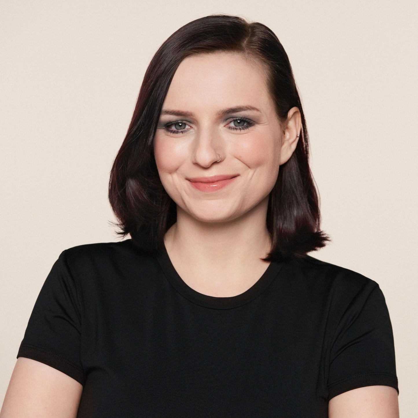 MAGIC FINISH Satin Eyeshadow – Hochpigmentierte Lidschatten-Palette mit 4 harmonierenden Lidschatten, 