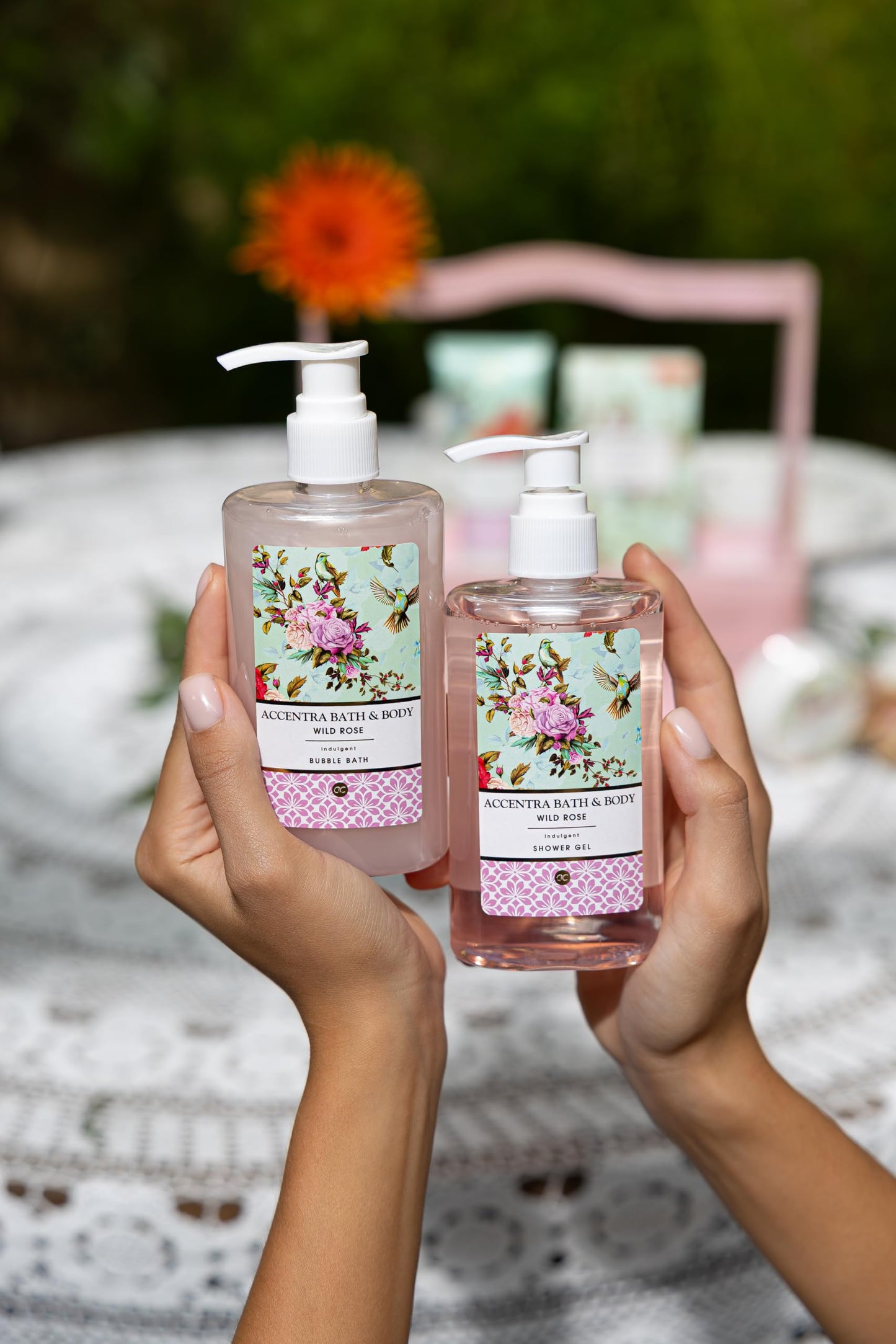 Accentra – Duschset Frauen Geschenkset im Holzkorb – 8-teiliges Pflegeset mit Duschgel, Bodylotion, Badezusätzen, Peeling &amp; Handcreme 