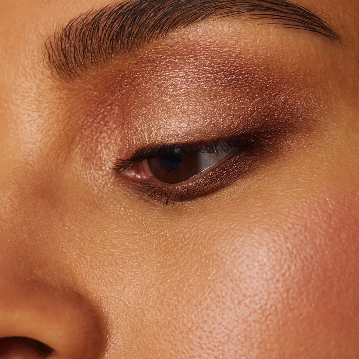 MAGIC FINISH Satin Eyeshadow – Hochpigmentierte Lidschatten-Palette mit 4 harmonierenden Lidschatten, 