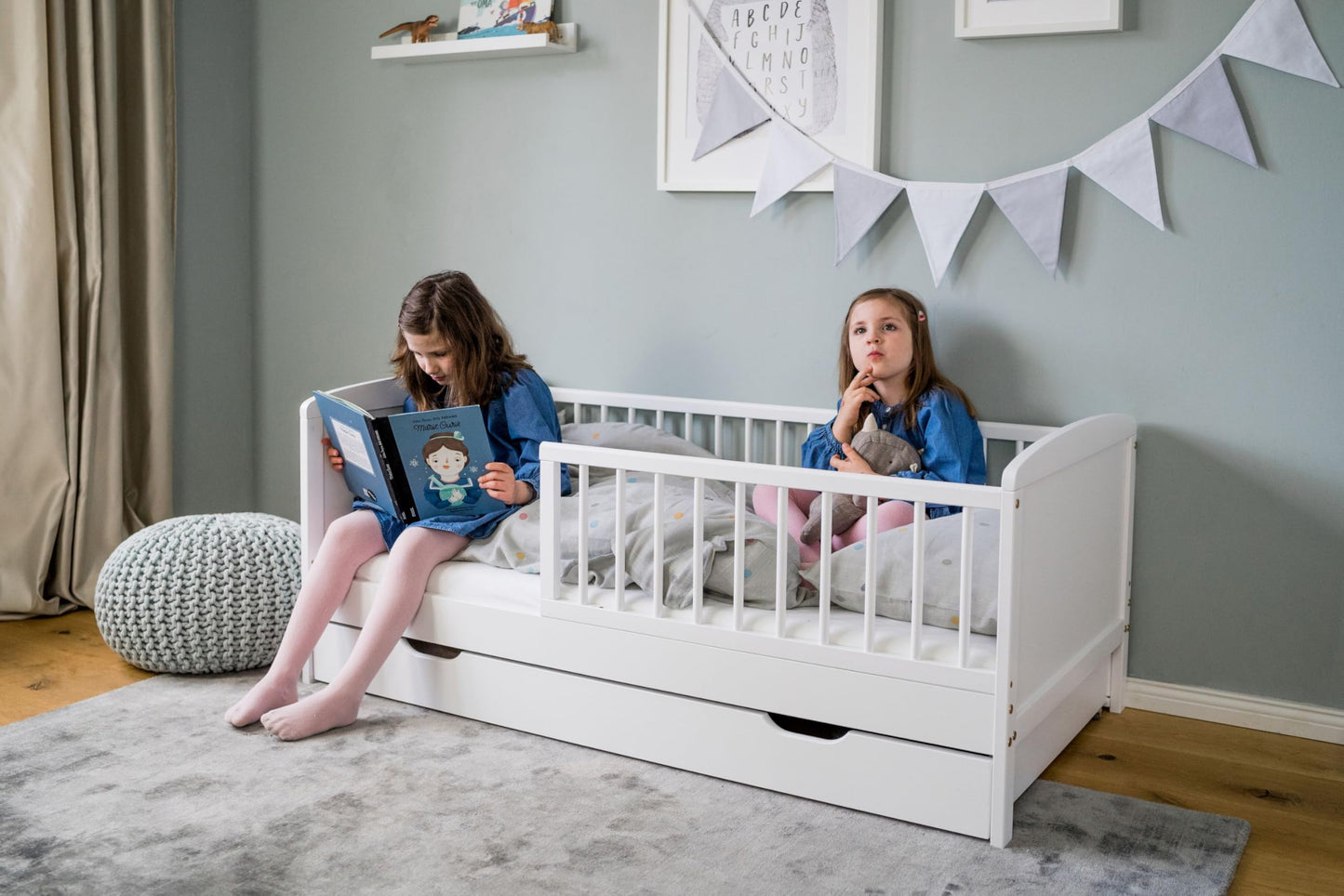 Kinderbett 70x140 cm mit Schublade, Lattenrost und Rausfallschutz in weiß, mit Bettkasten 