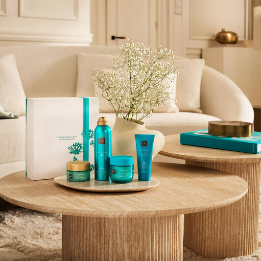 RITUALS Geschenkset, vier Hautpflegeprodukte mit Lotusblüte und Weißem Tee – Bade-Geschenkbox